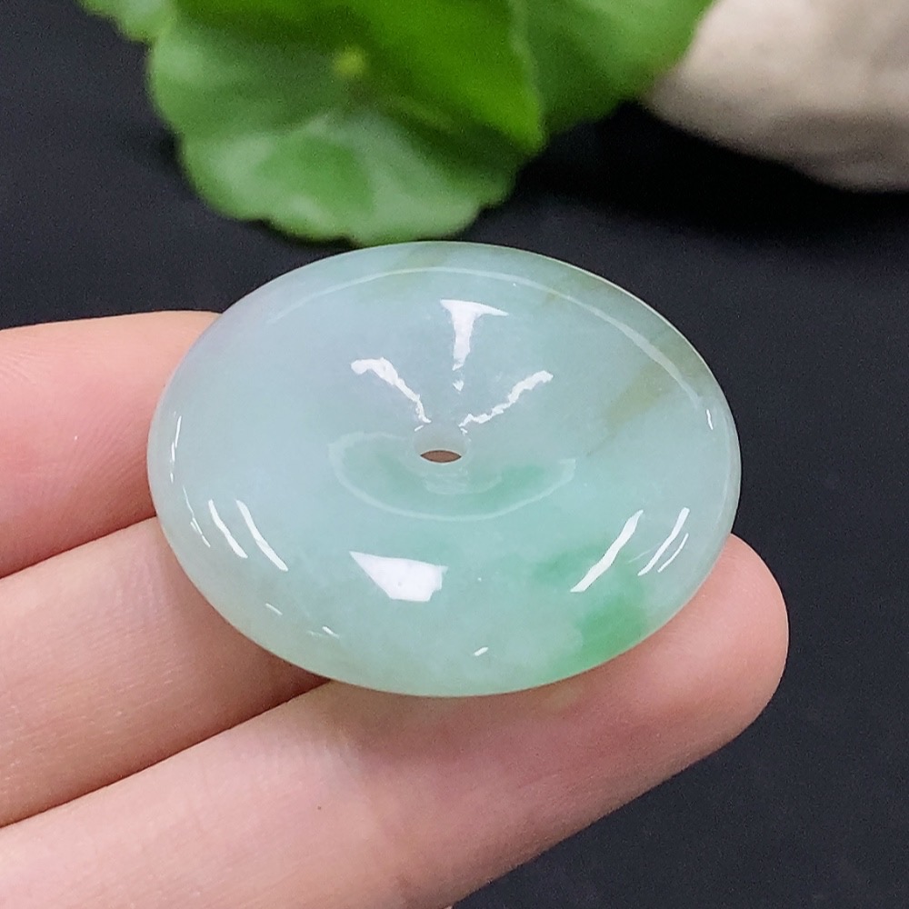 F35115465 Jadeite Peace Knot Pendant Total Weight Approximately 14.85g
