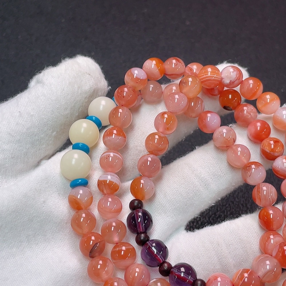C34038038 South Red Agate Bead Strand with Visible Organic Matter, Non-Natural Accent Stones, Total Weight Approx. 52.91g, Bead Size ~7.7mm