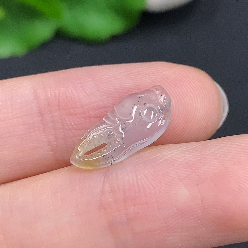 F32793036 Jadeite Crab Claw Pendant Total Weight About 0.2g