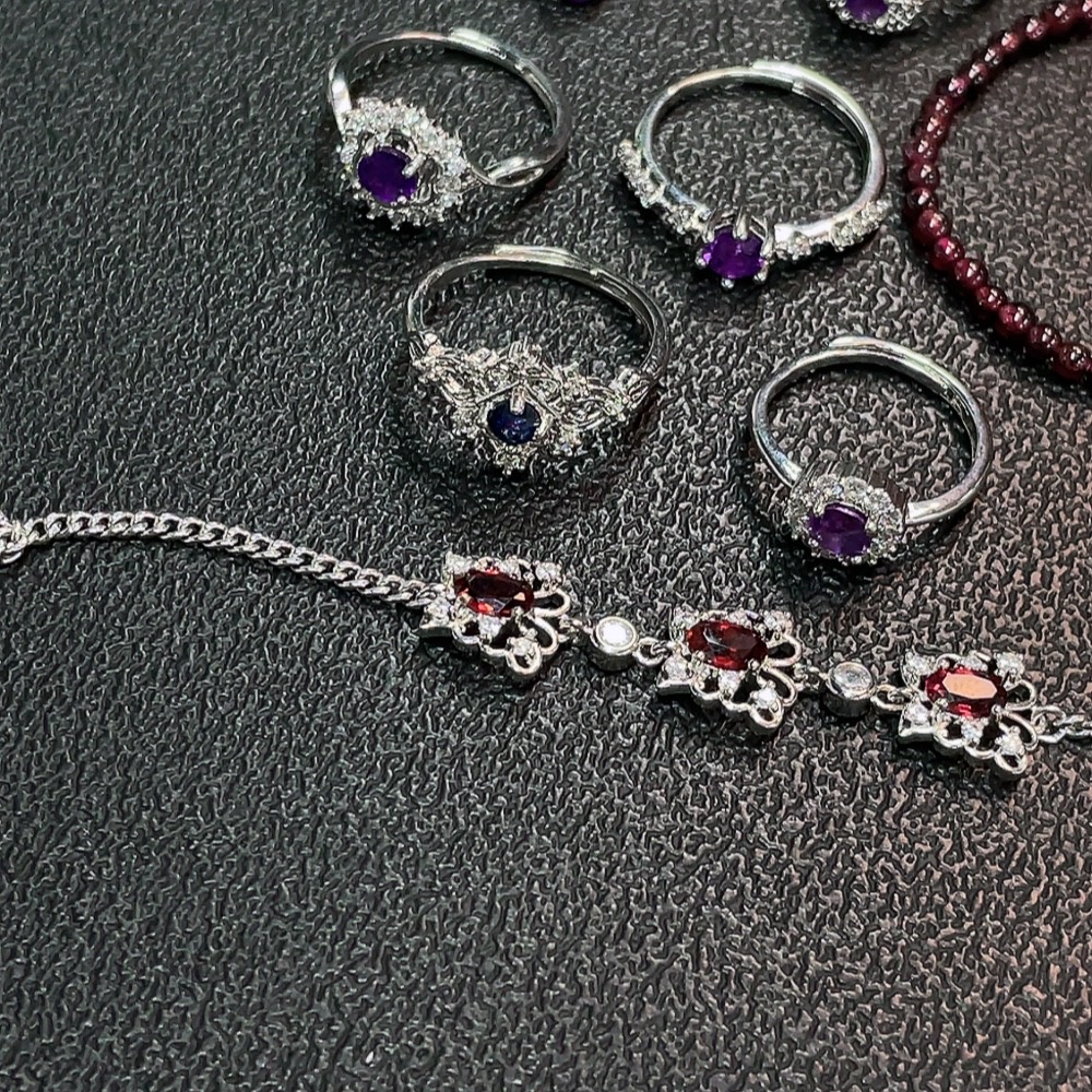 C32785493 Crystal + Garnet + Sapphire Jewelry Non-Gold Total Weight Approx. 18.02g Sell as a Lot