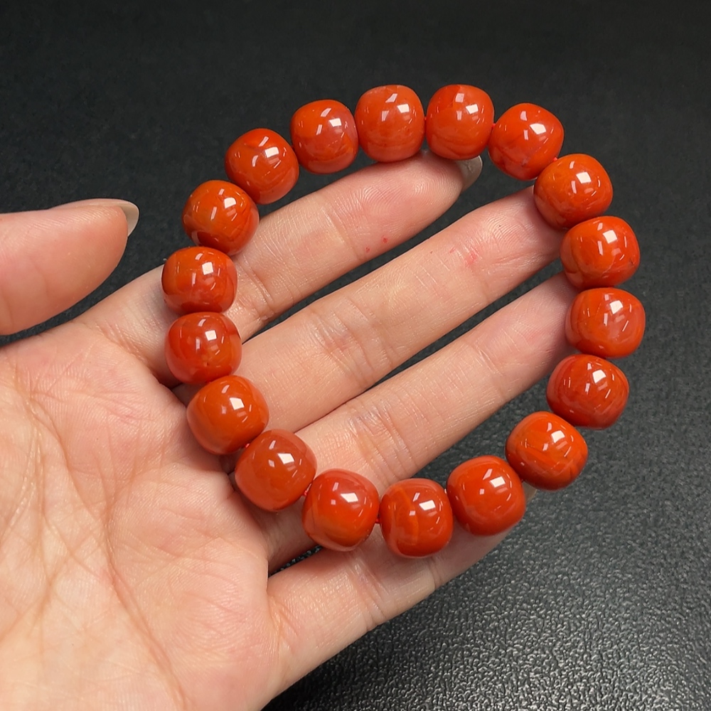 C32745843 South Red Agate Bracelet with Visible Organic Matter, Total Weight Approx. 46.53g, Size Approx. 12.2mm