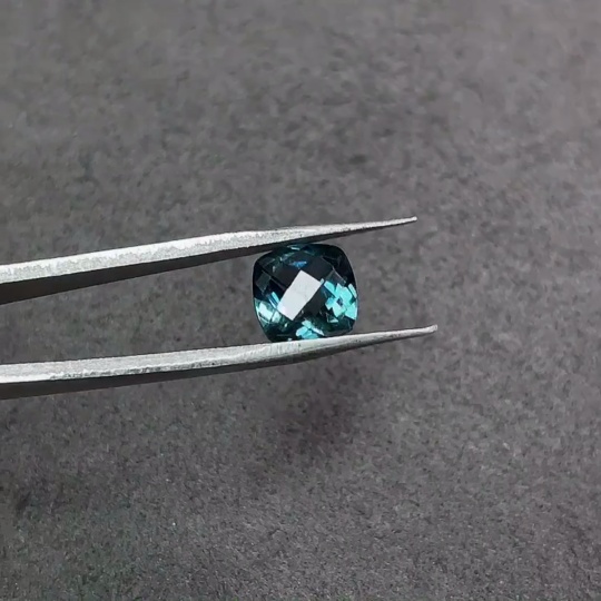 C33923135 Topaz Rough Stone, Color Origin Undetermined, Total Weight Approximately 2.725 Carats