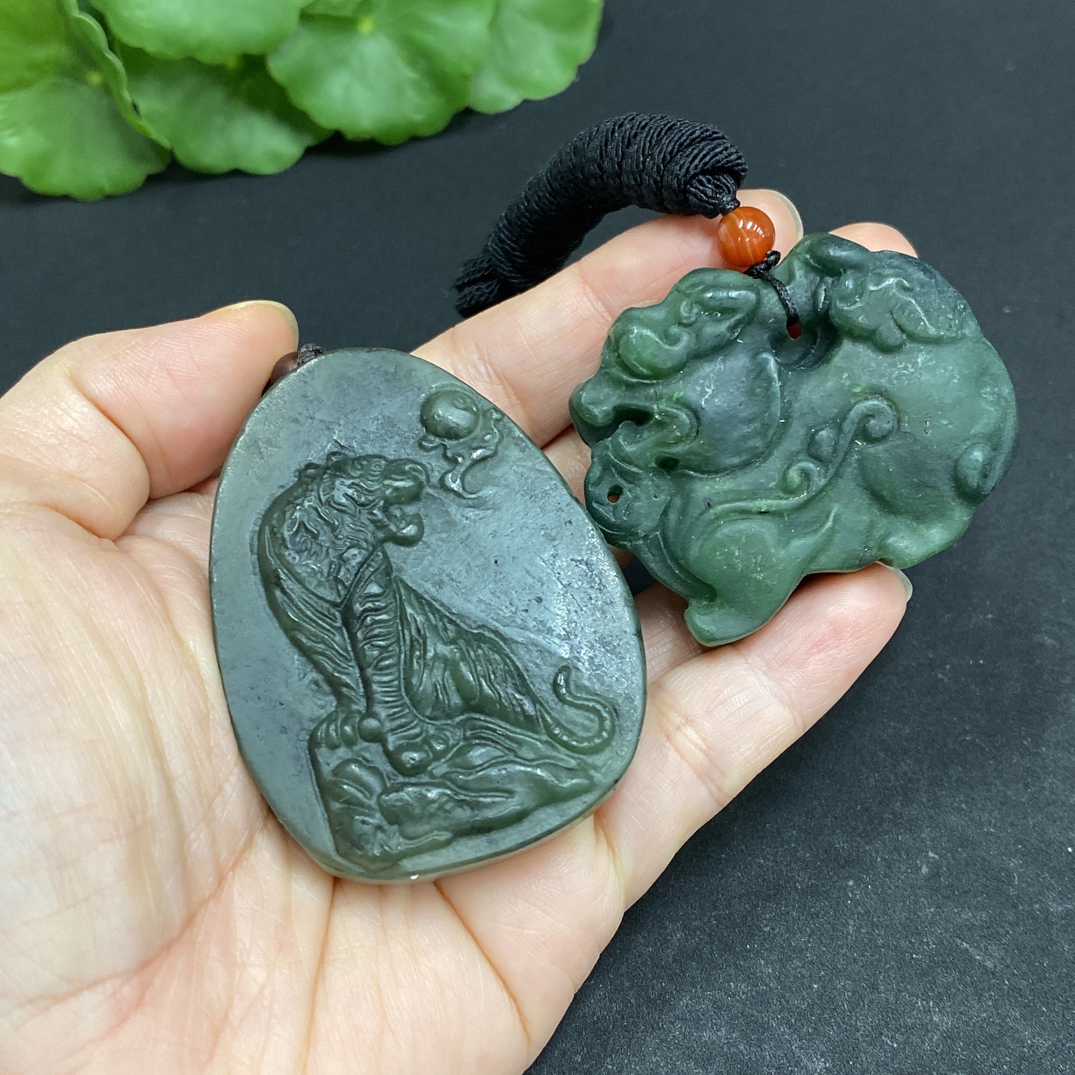 H33939907 Hetian Jade Pendant  Auspicious Beast  Tiger Ascending the Mountain