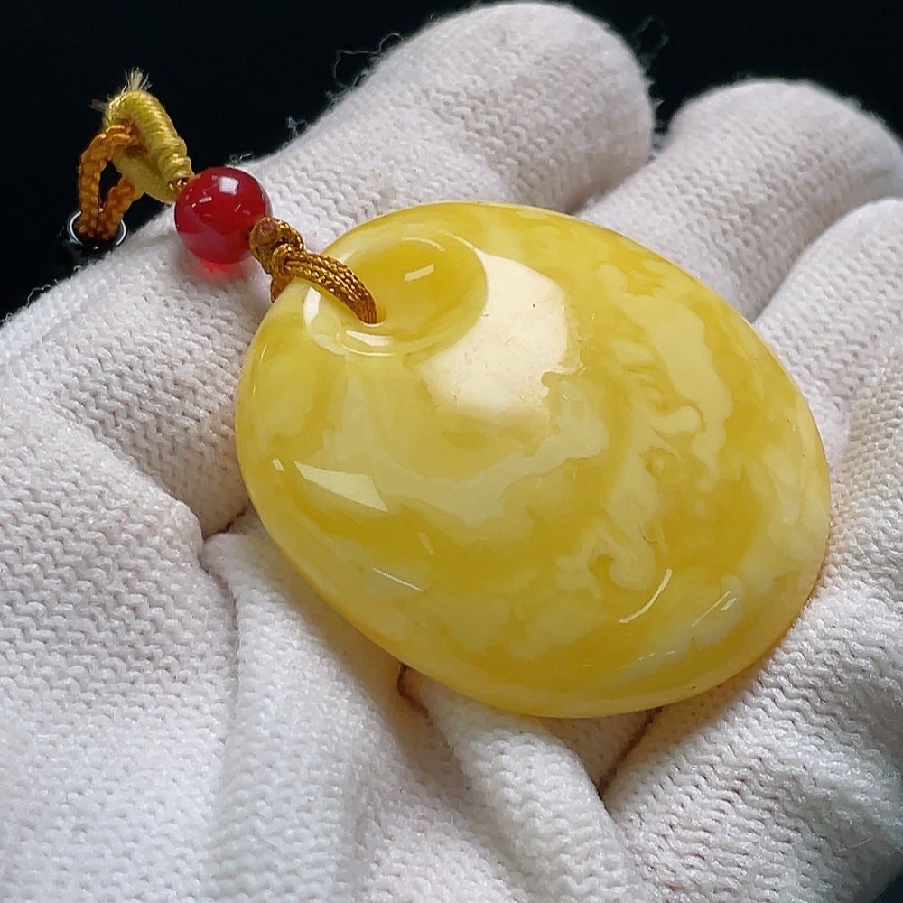 C34993437 Amber Beeswax Pendant Total Weight Approx. 12.62g with Rope