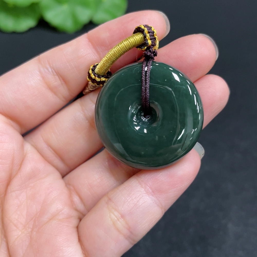 H34037114 Hetian Jade Pendant, Peace Knot