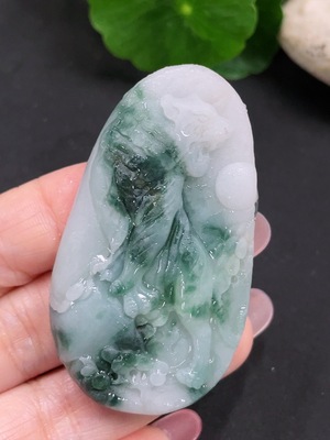 F37358325 翡翠毛货上山虎挂件 货品总重约32.2克