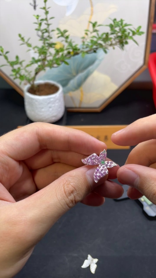 F31651751 Jadeite Inlaid Piece Non-Gold Sell as a Lot