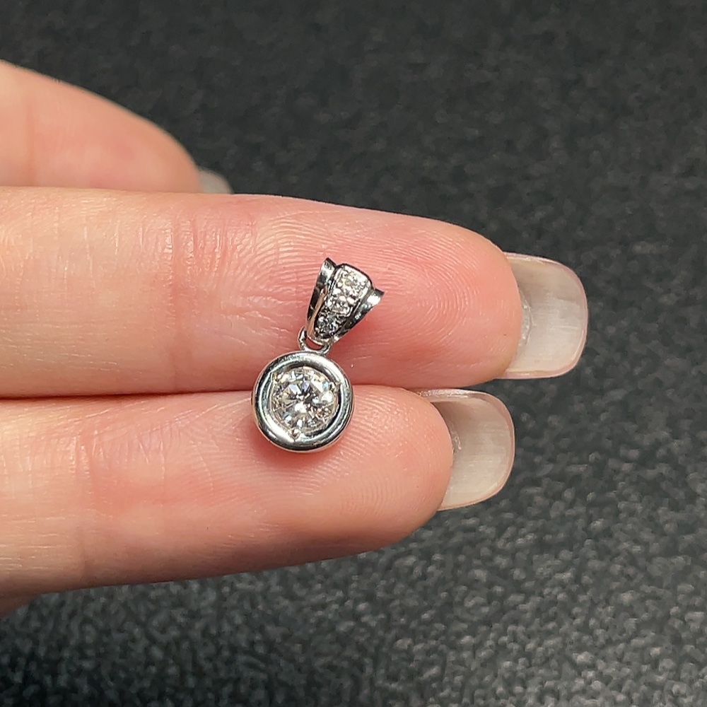 Z35181743 Diamond Pendant No Inscription Gold Content Tested PT90% Total Weight Approx. 1.67g
