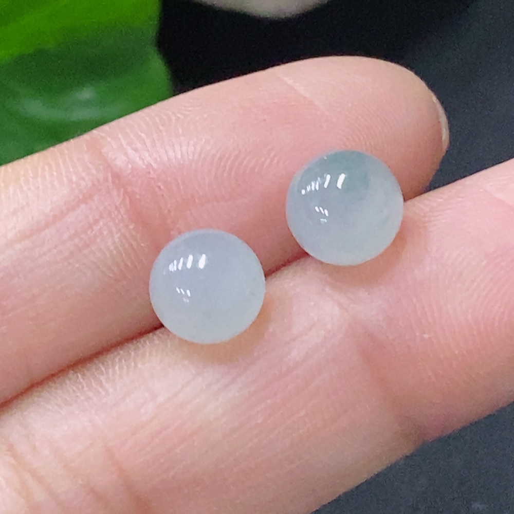 F35116405 Jadeite Earrings with 18k Gold, Total Weight Approximately 1.25g