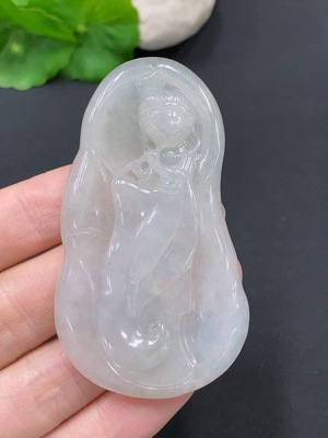 F29336106 翡翠国色天香挂件 货品总重量约29.2克