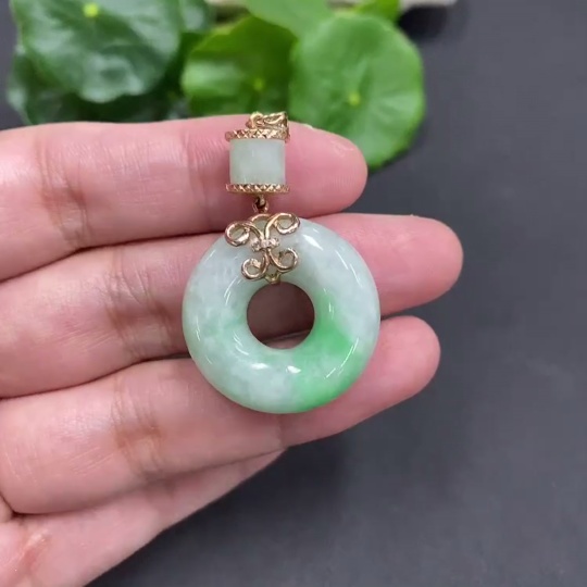 F0833259 Jadeite Peace Ring with Fine Crack Lines and G18K Imprint Clasp