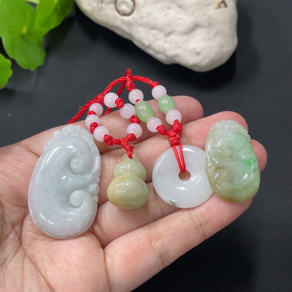 F31631979 Jadeite Pendant, Color Origin Undetermined, Non-A Grade Beads