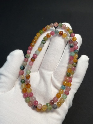 C41929427 碧玺珠串 含其他矿物成分 可见有机物 货品总重约25.61克 卡5.5mm左右