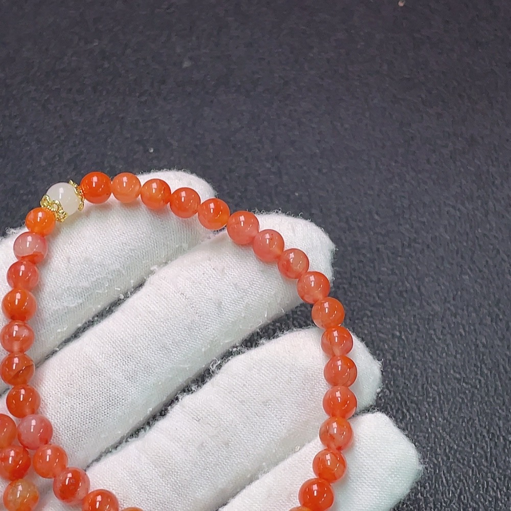 C34990444 South Red Agate Bracelet with Hetian Jade + Amber Beeswax, Non-Gold, Organic Matter Visible, Total Weight Approx. 16.75g, Sell as a Lot