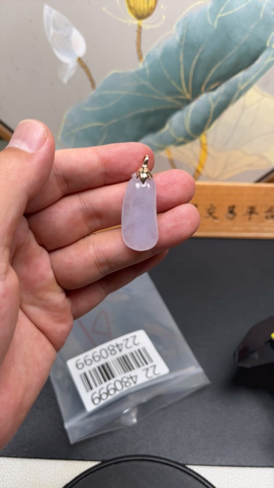 F22480999 Jadeite Fu Gua Pendant with 18K Gold, Total Weight Approx. 7.6g