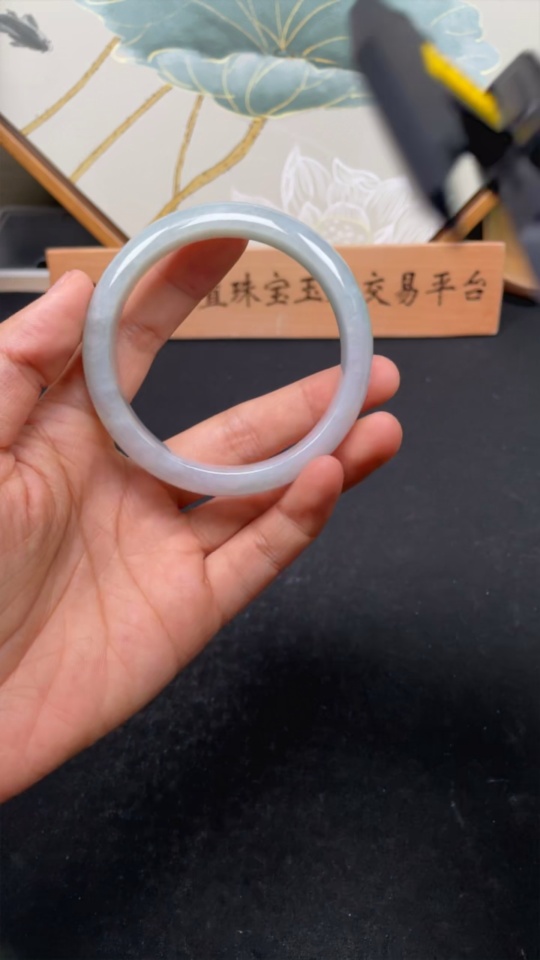 F28306266 Jadeite Regular Bangle 58.8mm (Approx. 54.6g)