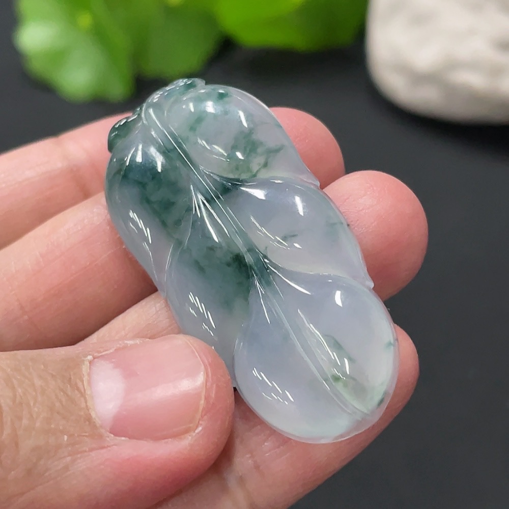 F24772857 Jadeite Leaf Pendant, Approx. 7.95g