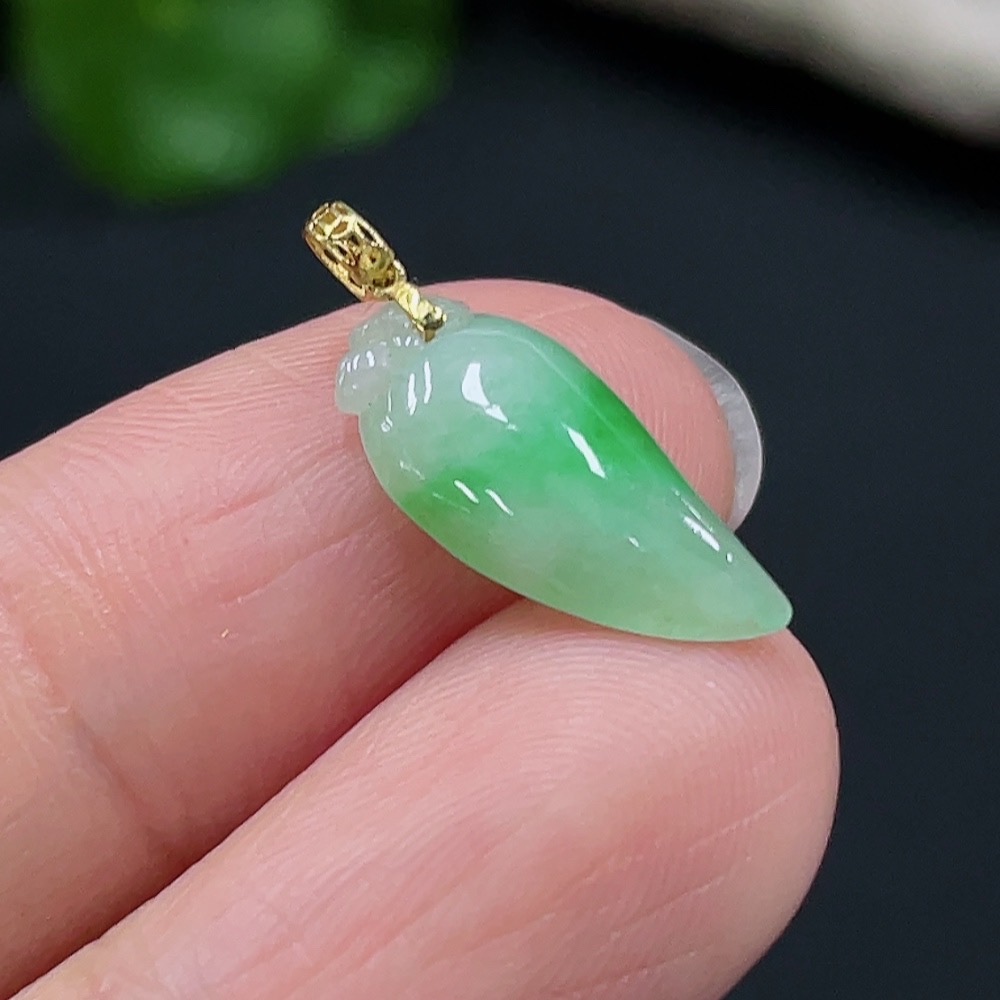 F26997750 Jadeite Auspicious Melon Pendant with 18K Gold Clasp, Total Weight Approx. 0.8g