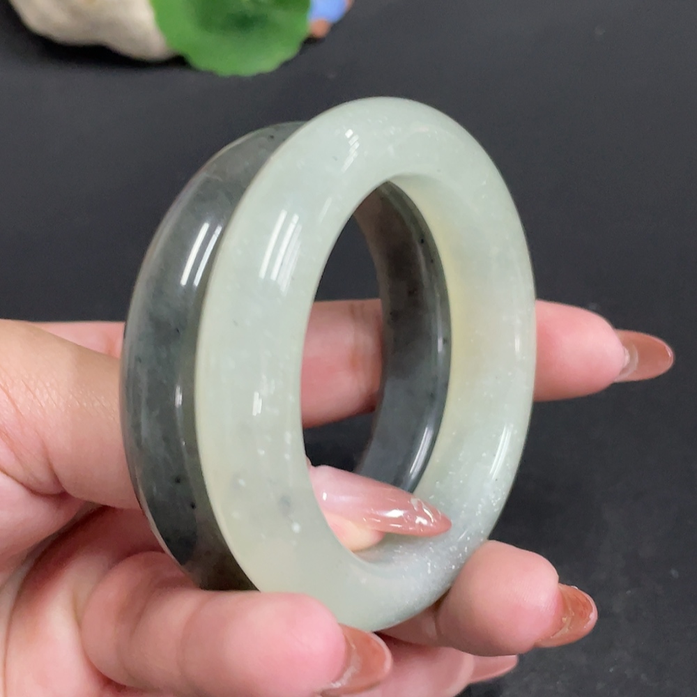 H34005933 Xiuyu (Serpentine Jade) Round Bracelet