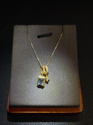 C25877781 Aquamarine Inlaid Necklace, 18k Gold Chain, Total Weight Approx. 2.66g