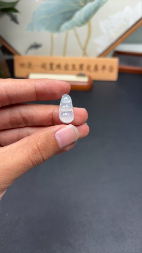 F35161140 Jadeite Lucky Bean Pendant, Total Weight Approx. 1.56g