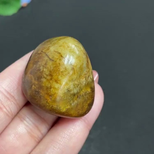 H34010445 Hetian Jade, undetermined origin of skin color, contains other mineral components, total weight approximately 42.3g