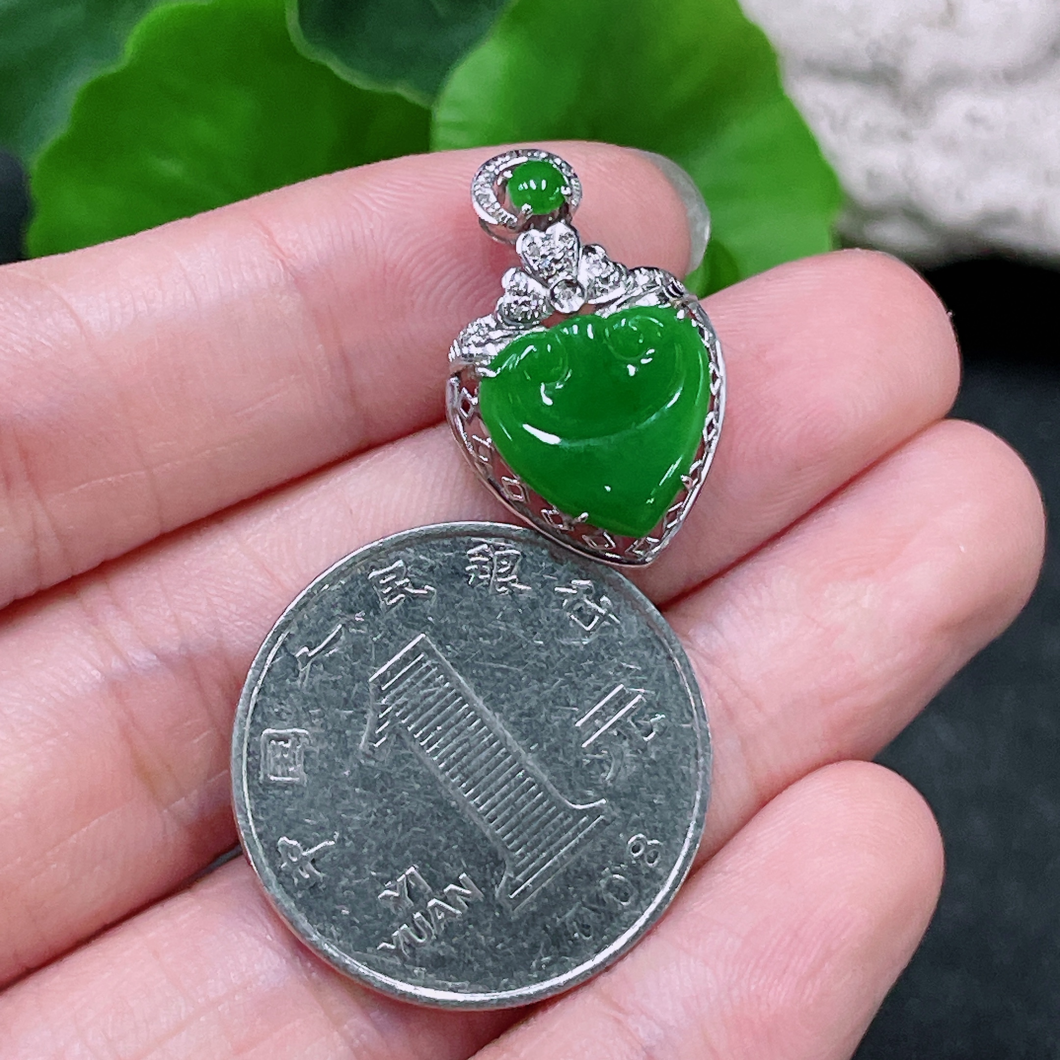 F32811131 Jadeite Inlaid Piece 18K Gold Setting with Diamond Accents Total Weight Approximately 1.47g