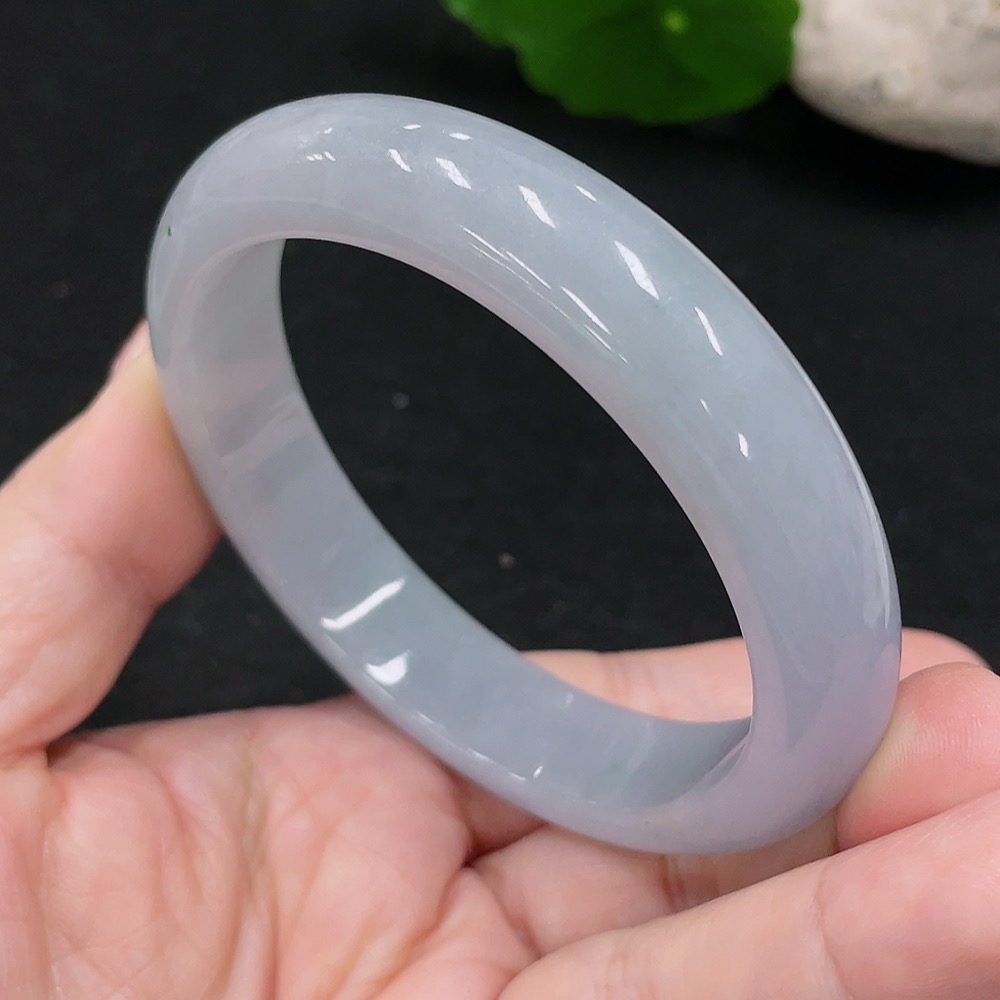 F33827428 Jadeite Round Bangle 57.2 Loop Size Total Weight Approx. 57.9g