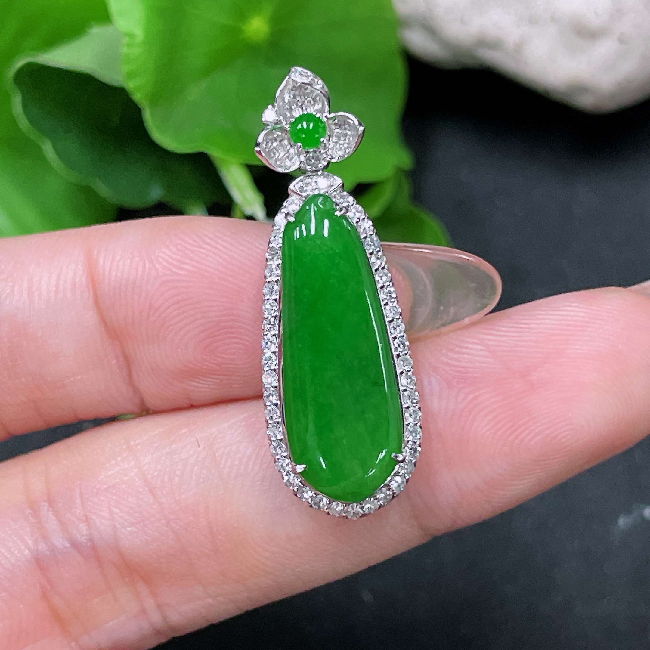 F34985123 Jadeite Inlaid Piece 18K Gold Setting with Diamond Accent Total Weight Approx. 3.51g