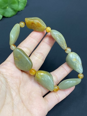H26979405 Hetian Jade Bracelet, total weight approx. 43.7g, undetermined skin color origin, contains other natural mineral components, accompanying beads not Hetian Jade