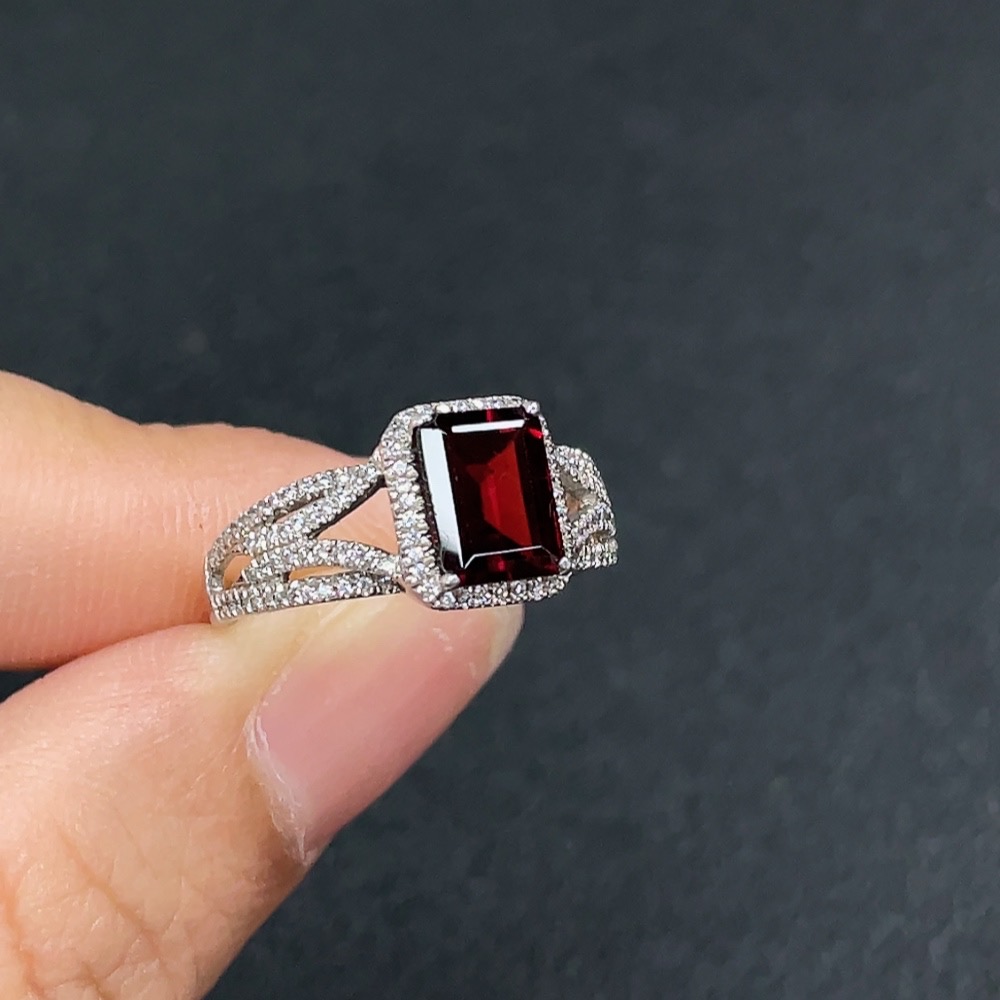 C32816620 Garnet Ring Non-Gold Total Weight Approx. 2.78g Size 15