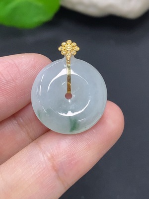 F42998894 翡翠平安扣 18k金扣头 货品总重量约3.8克 配镶钻石