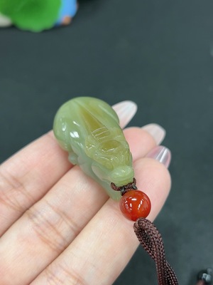 H46521785 和田玉挂件 瑞兽 货品总重约【含绳】21g