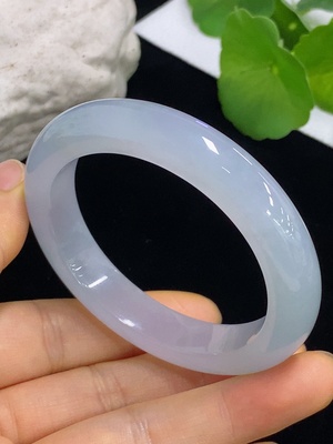 F46564452 翡翠正圈手镯   货品总重约48.5g  圈口51.2