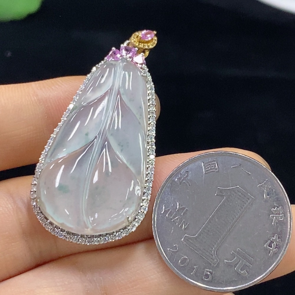 F32748890 Jadeite Leaf Inlaid Pendant with 18k Gold and Diamond Accents (Colorless), Total Weight Approx. 7.61g