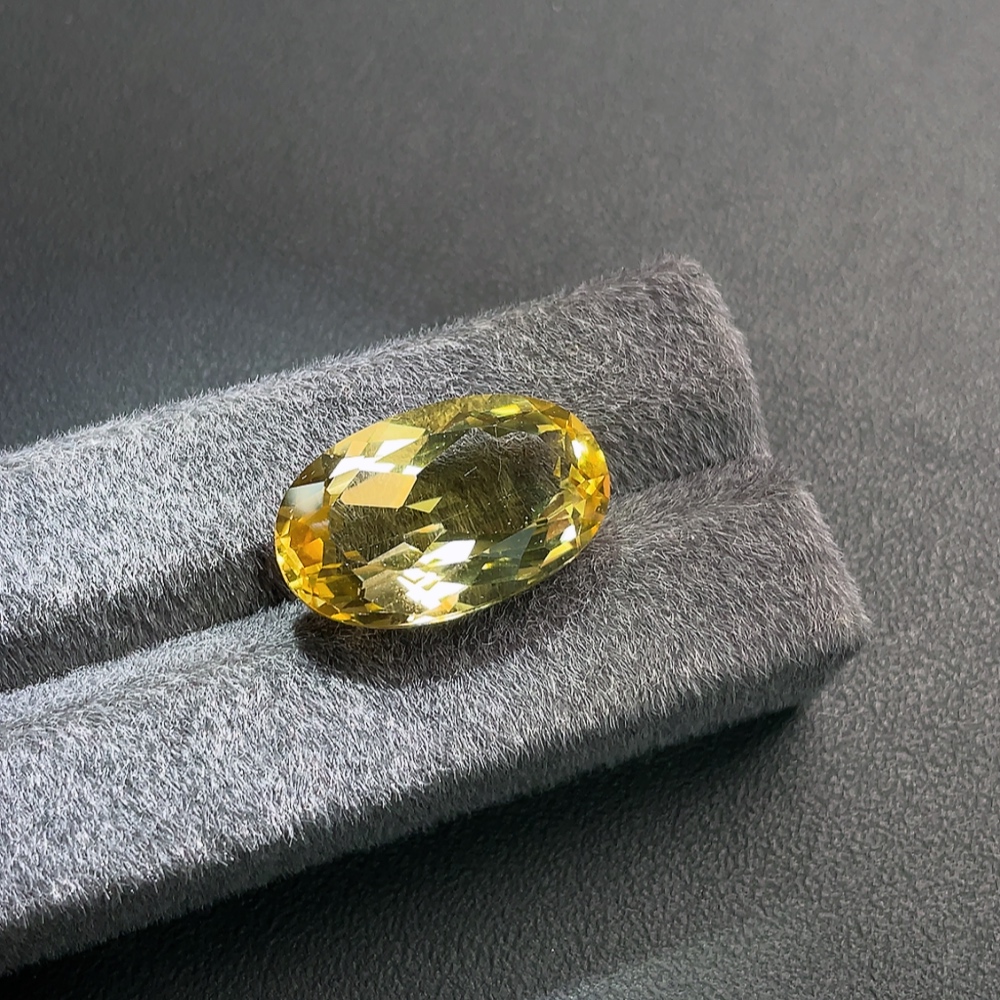 C22535912 Crystal Rough Stone Total Weight Approx. 21.94 Carats