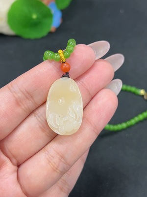 H41868840 和田玉挂件 花开富贵 货品总重约[含链]17.6g 配南红[有机物]