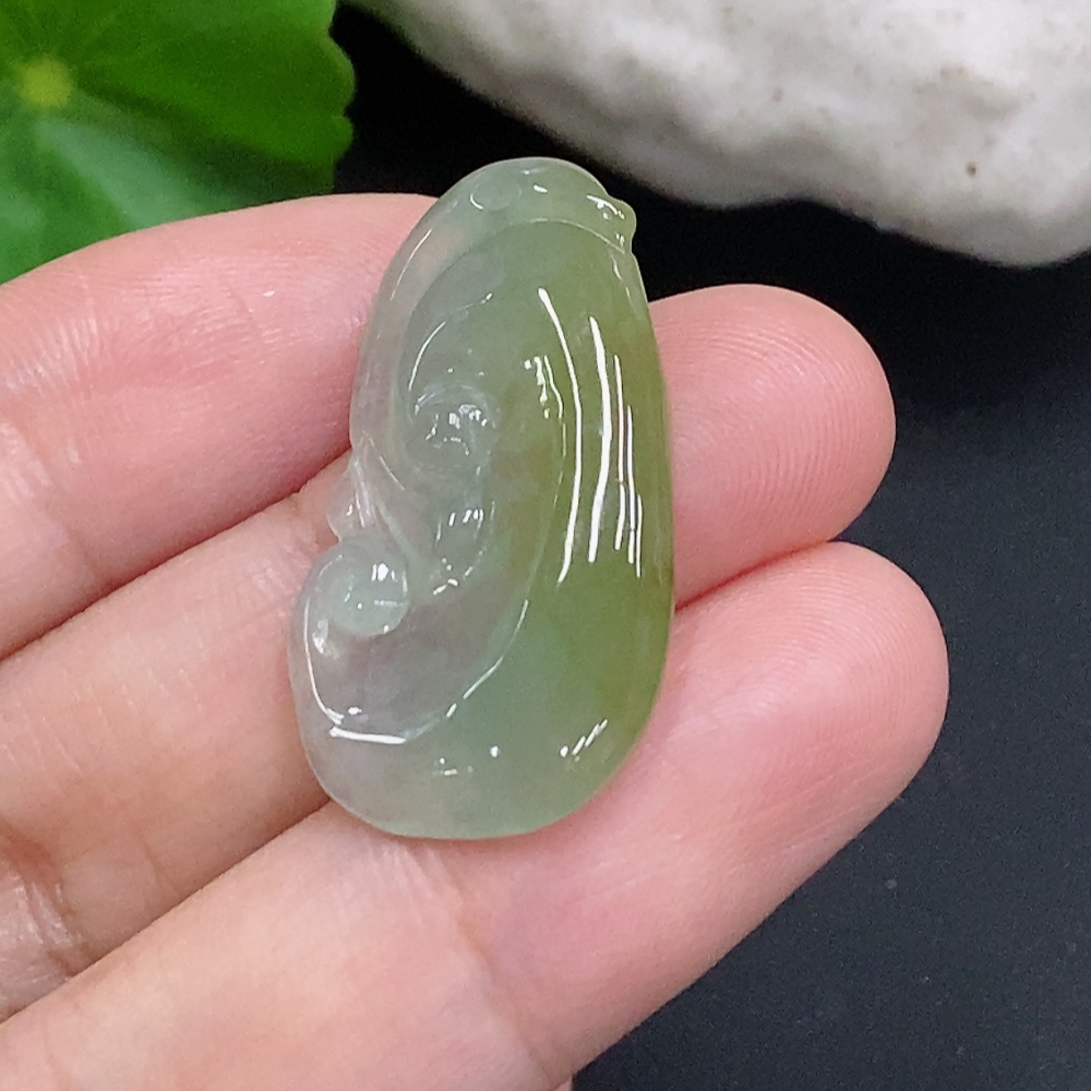 F32701481 JadeiteRuyi Pendant, total weight approx. 3.3g (color origin undetermined)