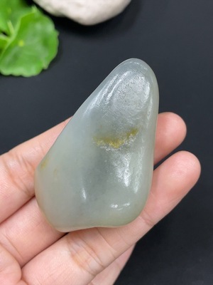 H27106745 Hetian Jade, undetermined origin of skin color, containing other mineral components, total weight approximately 49g