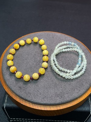 C34039343 Amber and Beeswax Bracelet with Garnet + Prehnite Beads (Non-natural Stones Considered) Total Weight Approx. 10.74g Sell as a Lot