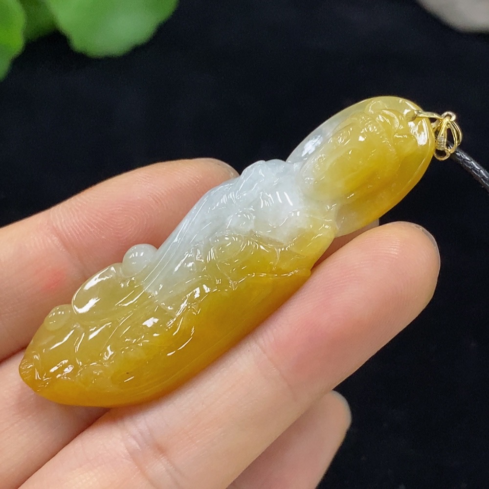 F30444391 Jadeite Guanyin Pendant 18k Color Origin Undetermined Total Weight Approx. 16.39g (Excluding Cord)