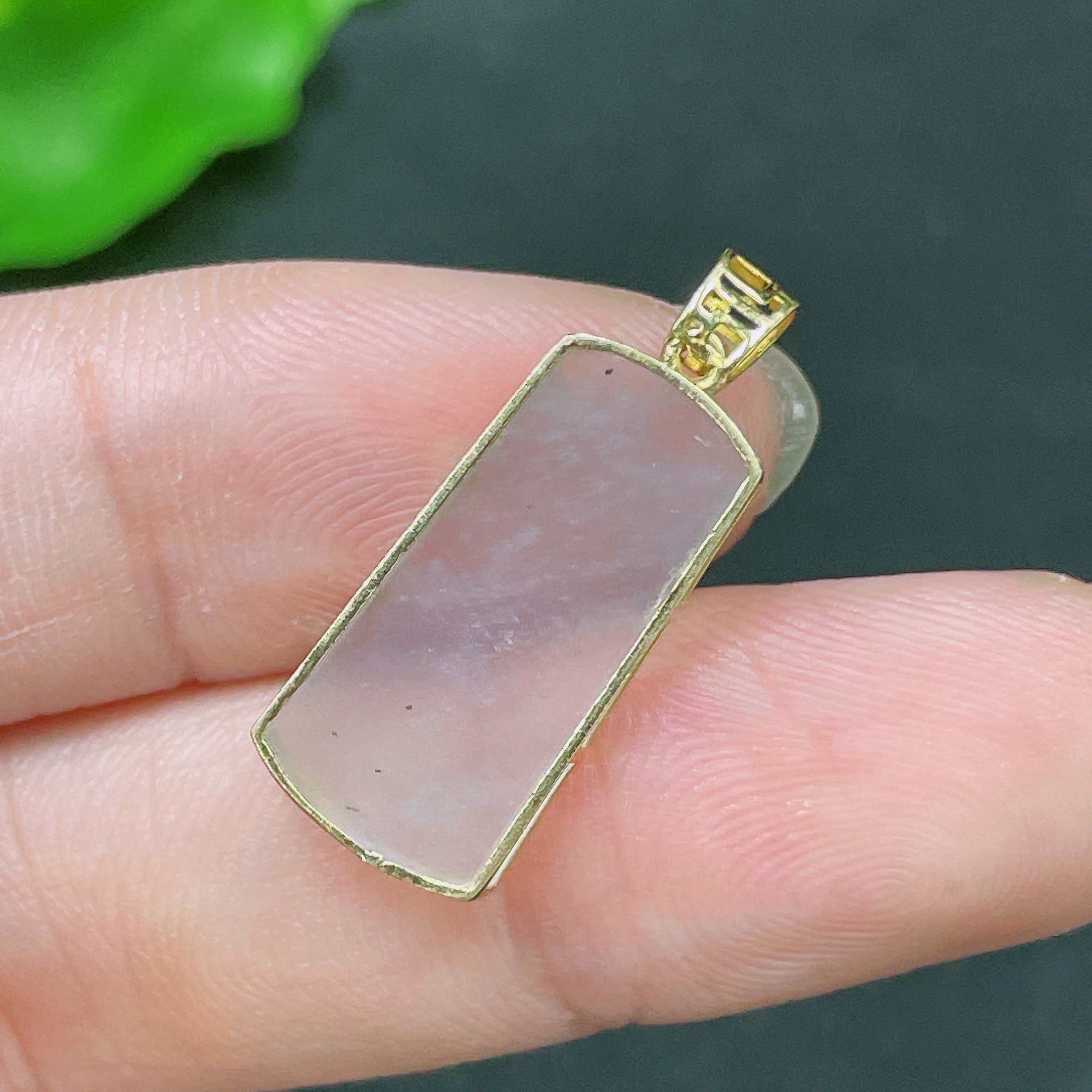 F33894198 Jadeite Pendant with 18K Gold Setting, Total Weight Approx. 1.4g