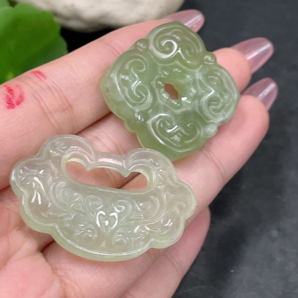 H33925249 Xiuyu (serpentine jade) pendant    antique-style    Ruyi    total weight approx. 18.6g