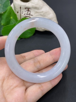 F44272822 翡翠圆条手镯 圈口55.2 货品总重约71.5克