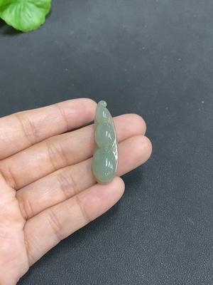 F06230821 Jadeite Fú Dòu Pendant