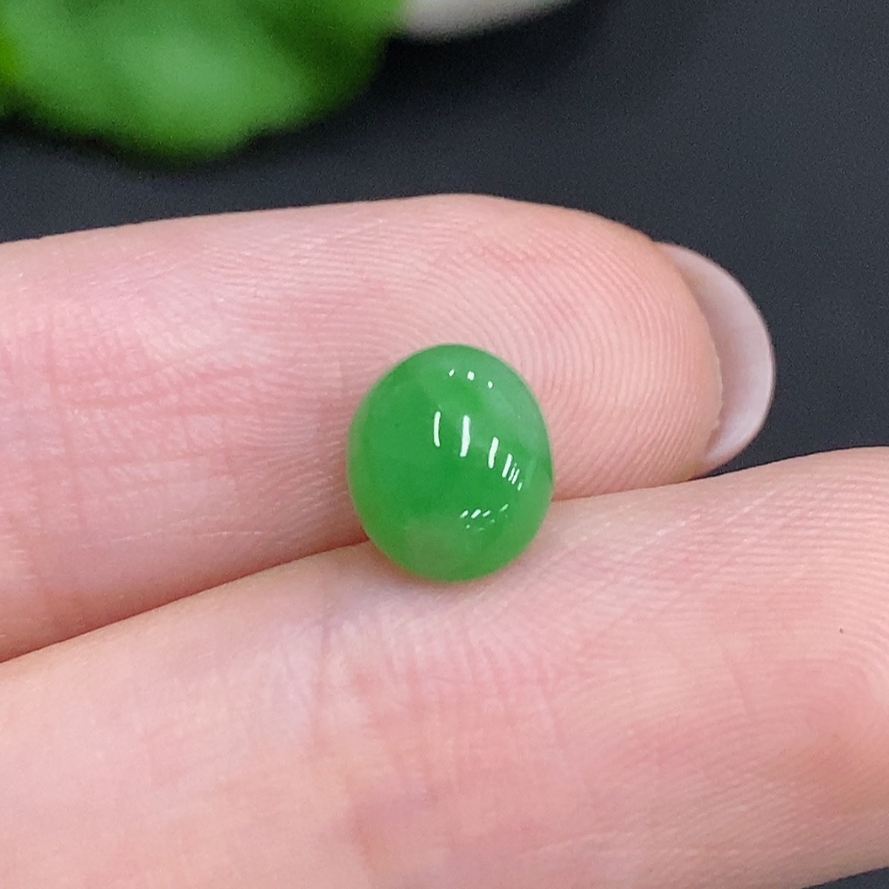 F34969171 Jadeite cabochon, total weight approximately 0.3g