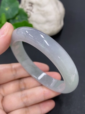 F42955782 翡翠正圈手镯 圈口54.6 货品总重约52.9克