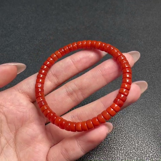 C34952383 South Red Agate Bracelet with Visible Organic Matter, Total Weight Approx. 11.95g, Bead Size ~5.9mm