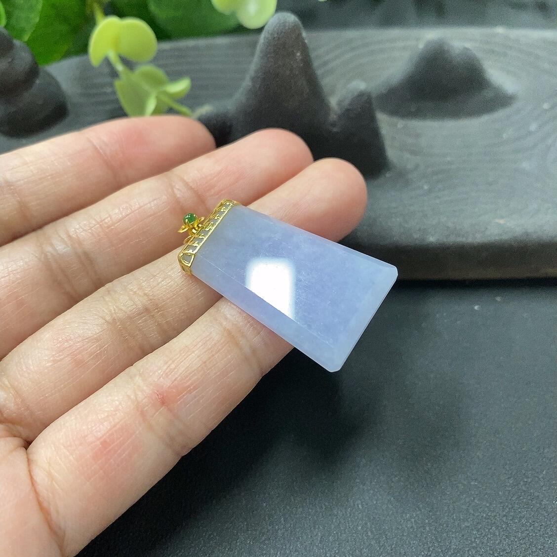 F1217149 Jadeite Plain Pendant with Crack 18K Gold Total Weight 5.4g