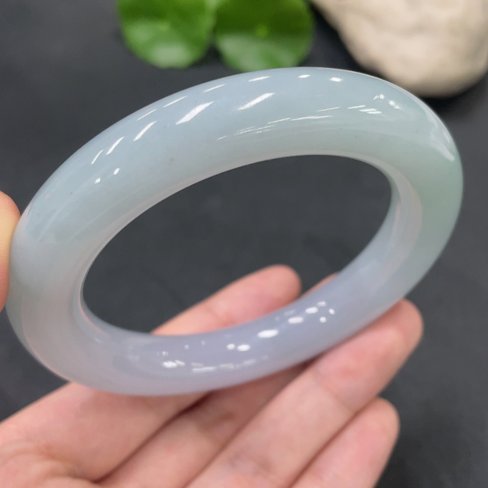 F21382827 Jadeite Round Bangle Size 56.5 Total Weight 82.885g